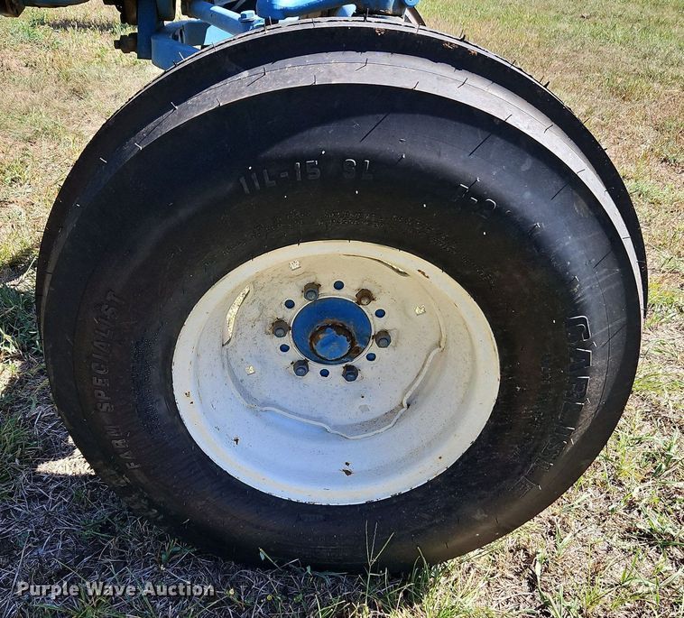 image for item LM9211 1975 Ford 7000  tractor