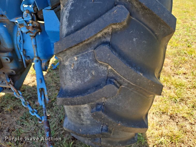 image for item LM9211 1975 Ford 7000  tractor