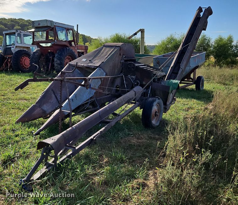 image for item LM9212 Oliver 5  corn picker
