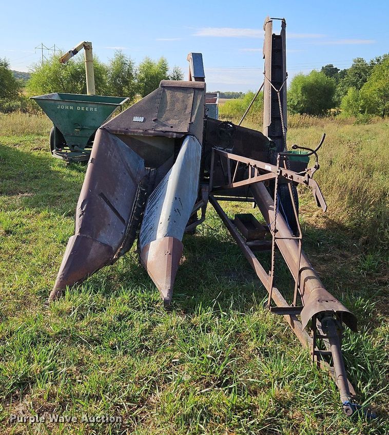 image for item LM9212 Oliver 5  corn picker