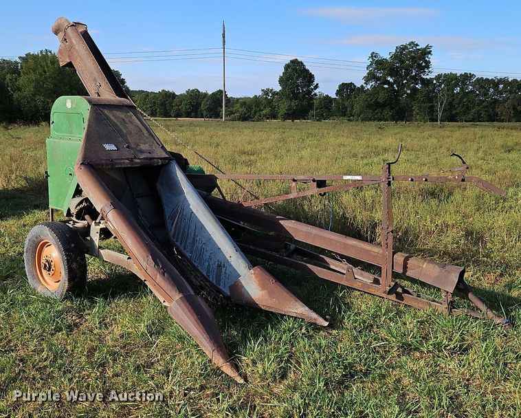 image for item LM9212 Oliver 5  corn picker