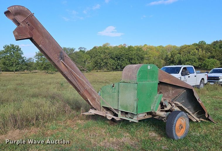 image for item LM9212 Oliver 5  corn picker
