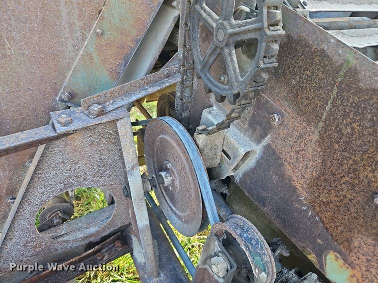 image for item LM9212 Oliver 5  corn picker