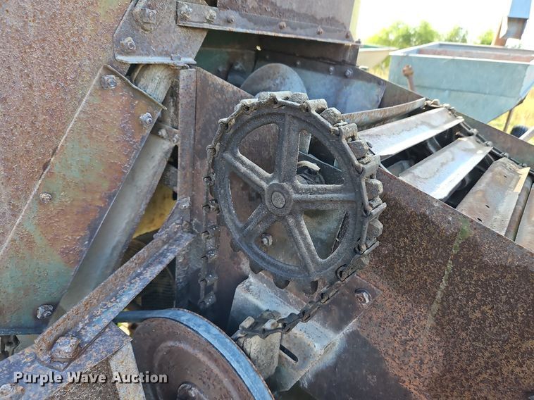 image for item LM9212 Oliver 5  corn picker