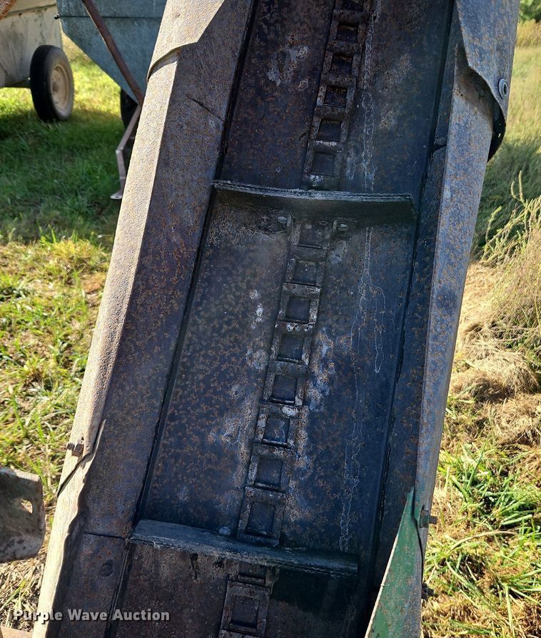 image for item LM9212 Oliver 5  corn picker