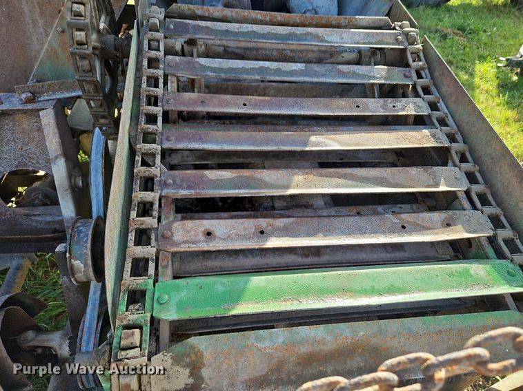 image for item LM9212 Oliver 5  corn picker