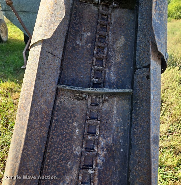 image for item LM9212 Oliver 5  corn picker