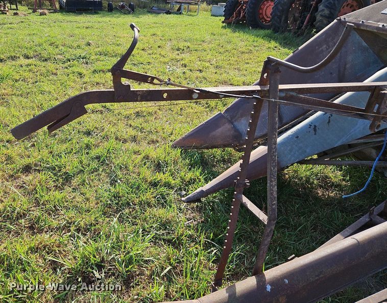 image for item LM9212 Oliver 5  corn picker