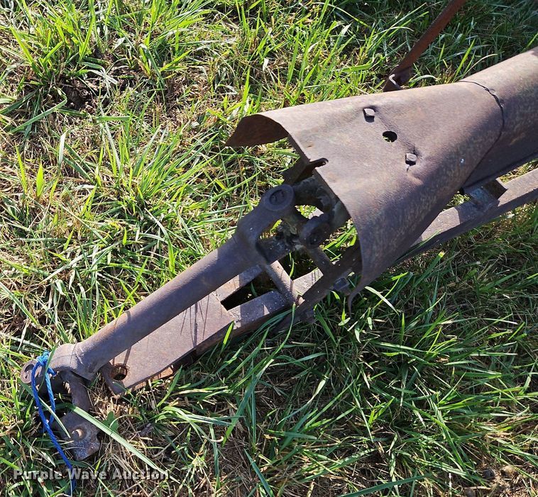 image for item LM9212 Oliver 5  corn picker