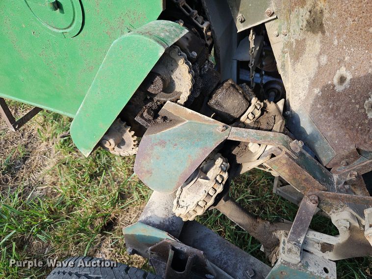 image for item LM9212 Oliver 5  corn picker