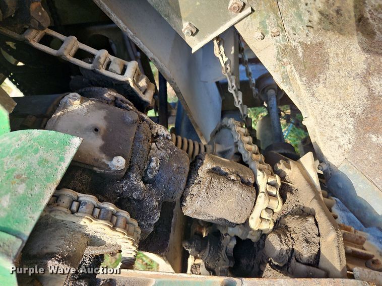 image for item LM9212 Oliver 5  corn picker