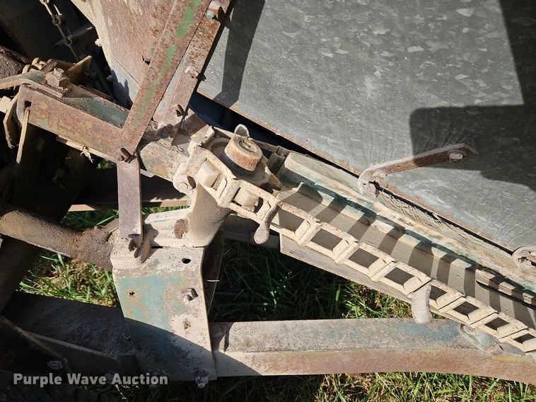 image for item LM9212 Oliver 5  corn picker