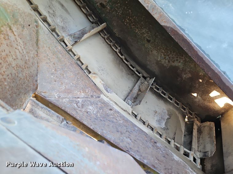 image for item LM9212 Oliver 5  corn picker