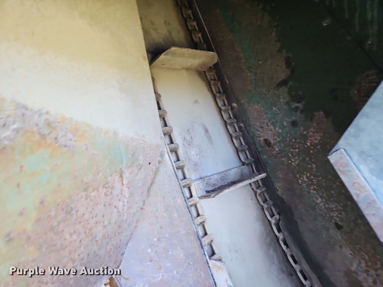 image for item LM9212 Oliver 5  corn picker