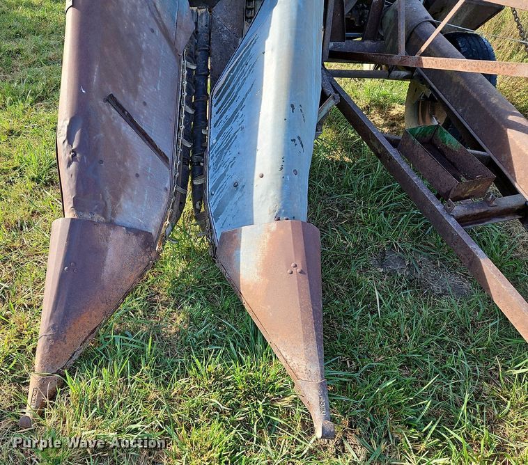 image for item LM9212 Oliver 5  corn picker