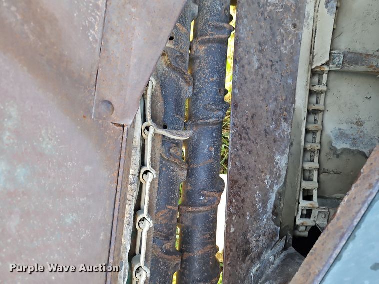 image for item LM9212 Oliver 5  corn picker