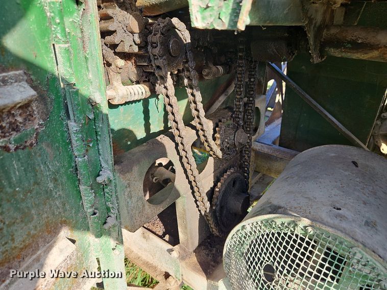 image for item LM9212 Oliver 5  corn picker