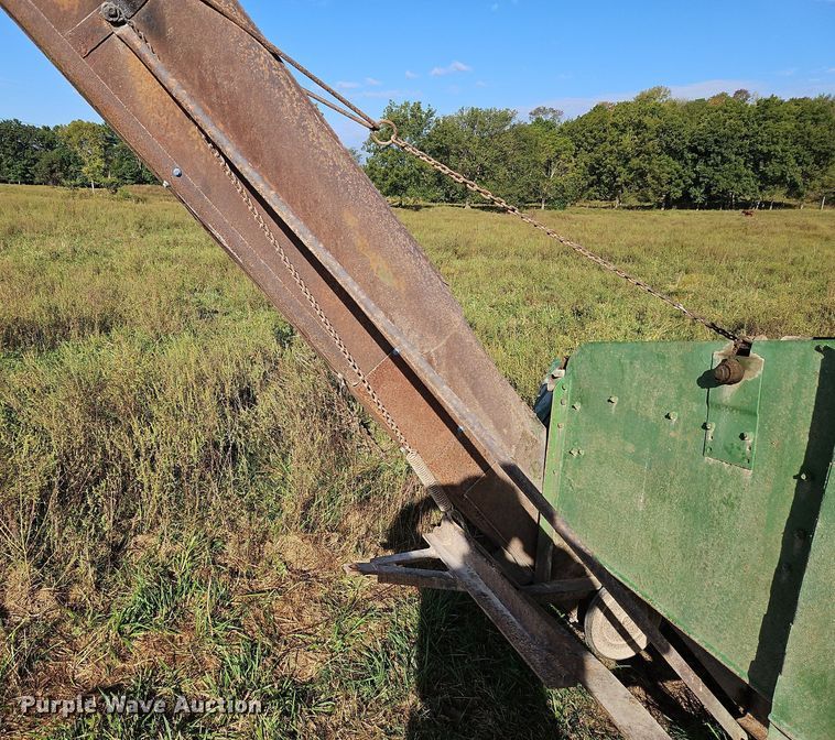 image for item LM9212 Oliver 5  corn picker