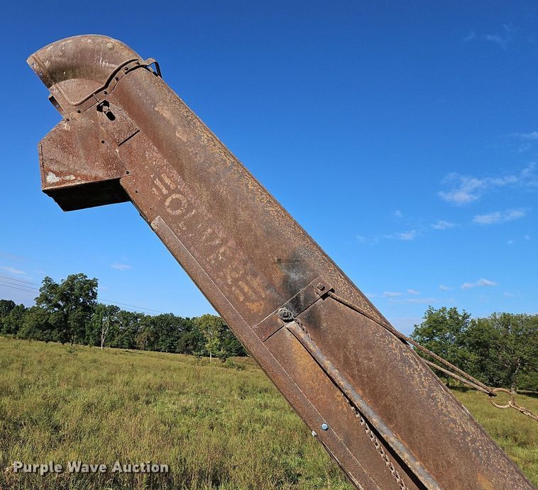 image for item LM9212 Oliver 5  corn picker