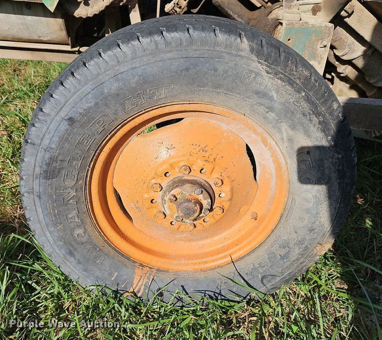 image for item LM9212 Oliver 5  corn picker