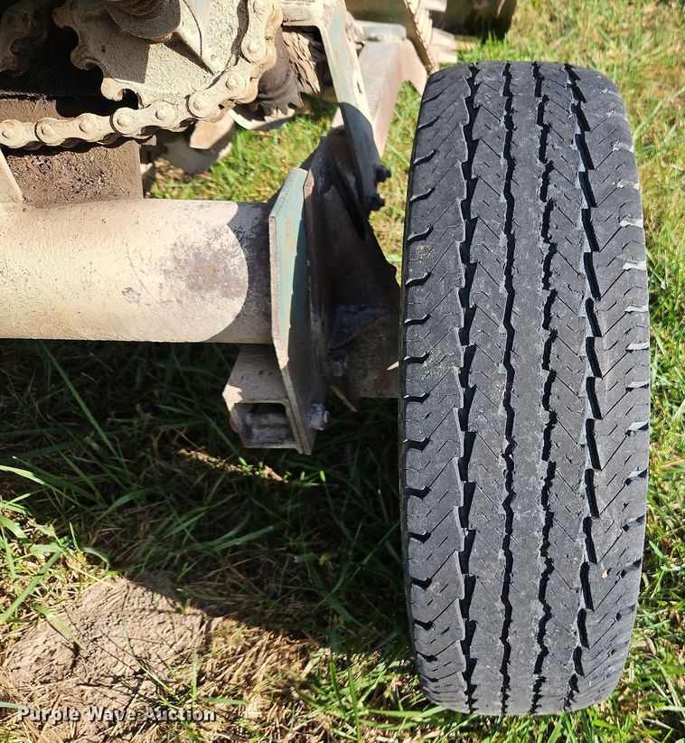 image for item LM9212 Oliver 5  corn picker