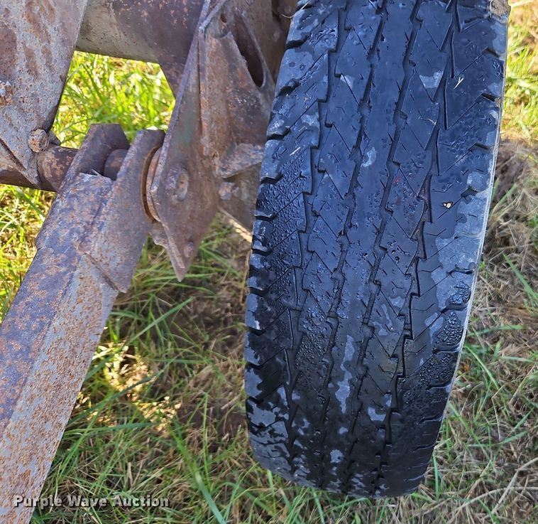 image for item LM9212 Oliver 5  corn picker