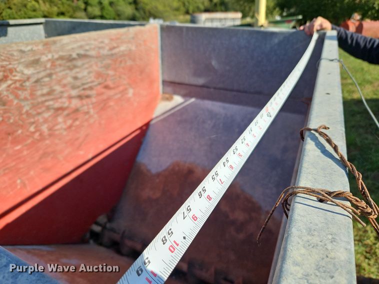 image for item LM9213 Snowco FM60-8  grain cart