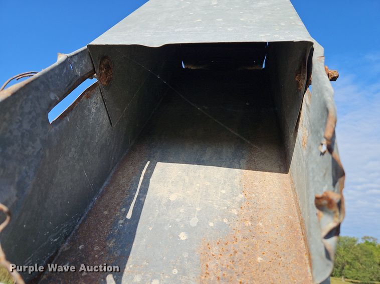 image for item LM9213 Snowco FM60-8  grain cart