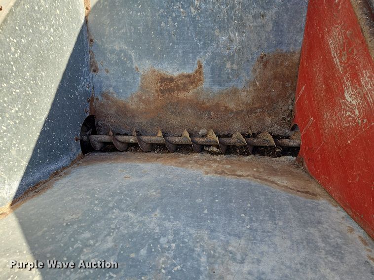 image for item LM9213 Snowco FM60-8  grain cart