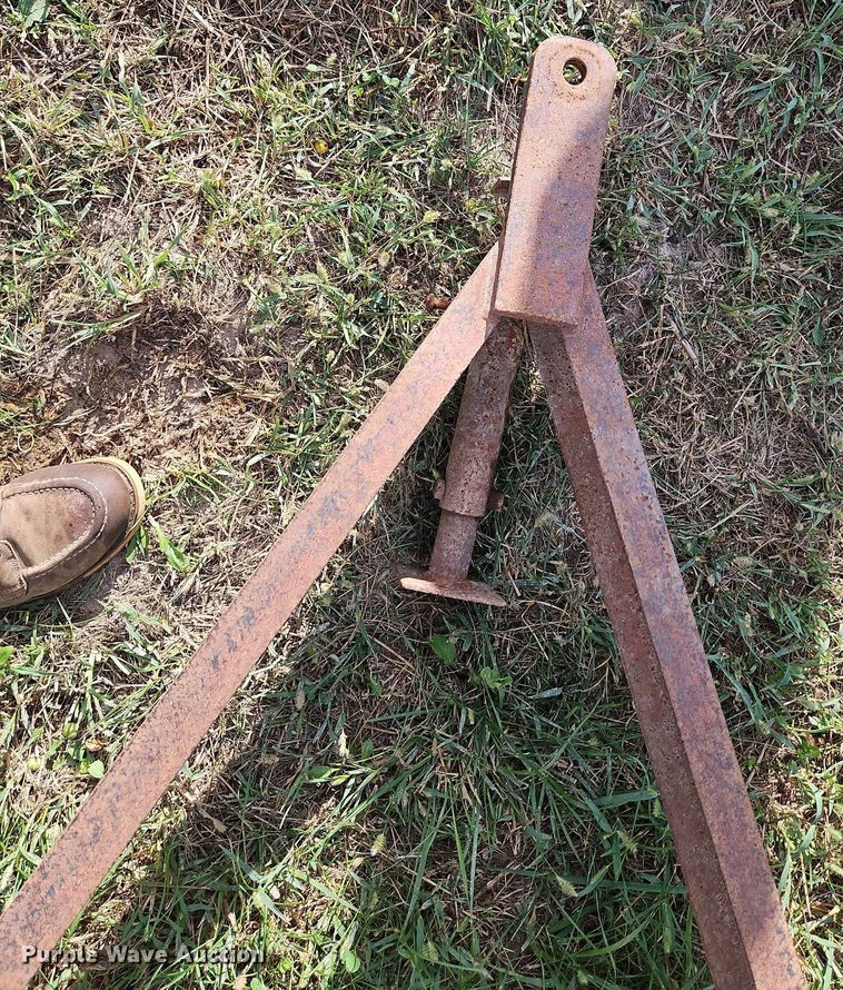 image for item LM9213 Snowco FM60-8  grain cart