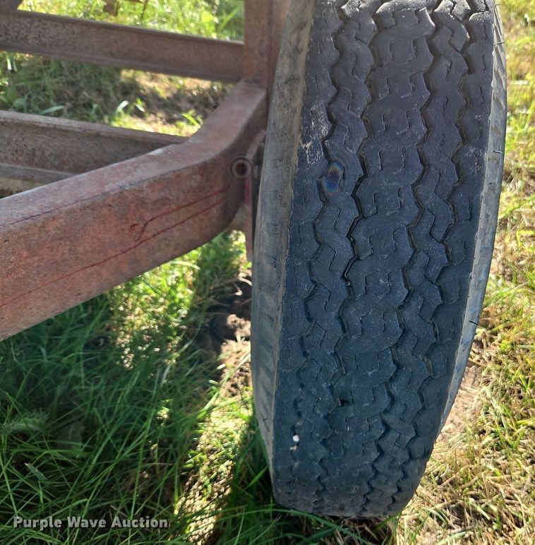 image for item LM9213 Snowco FM60-8  grain cart