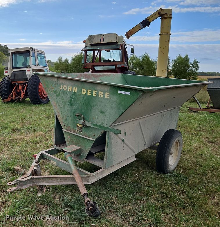 image for item LM9214 John Deere 00210  grain cart