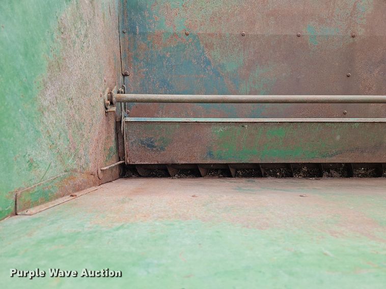 image for item LM9214 John Deere 00210  grain cart