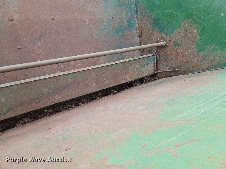 image for item LM9214 John Deere 00210  grain cart