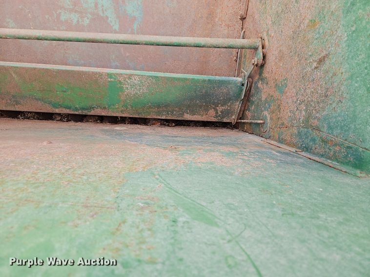 image for item LM9214 John Deere 00210  grain cart