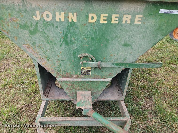 image for item LM9214 John Deere 00210  grain cart