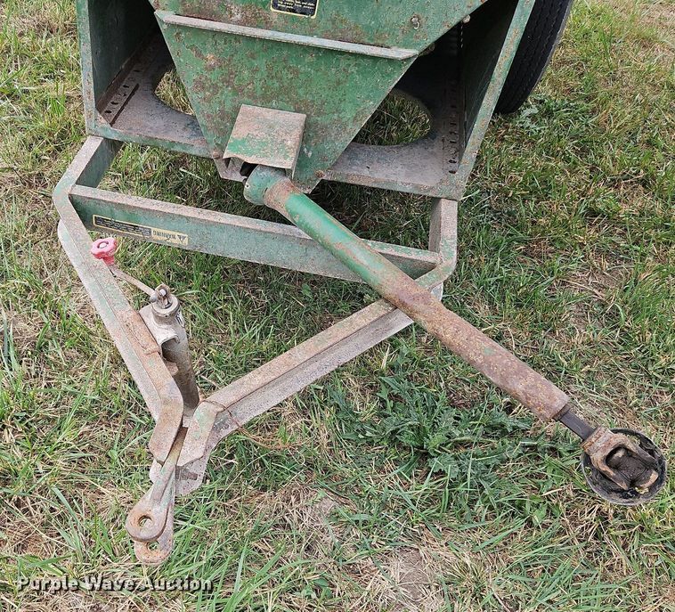 image for item LM9214 John Deere 00210  grain cart