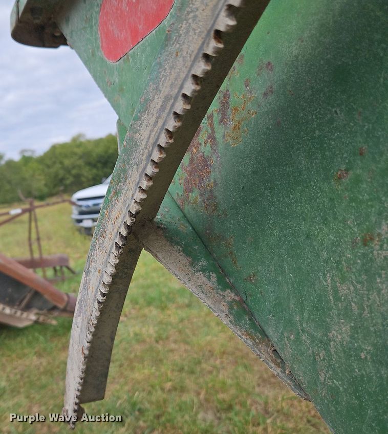 image for item LM9214 John Deere 00210  grain cart