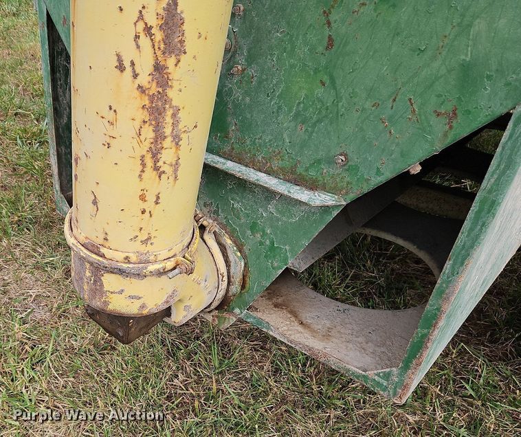 image for item LM9214 John Deere 00210  grain cart
