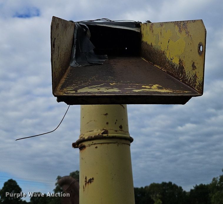 image for item LM9214 John Deere 00210  grain cart