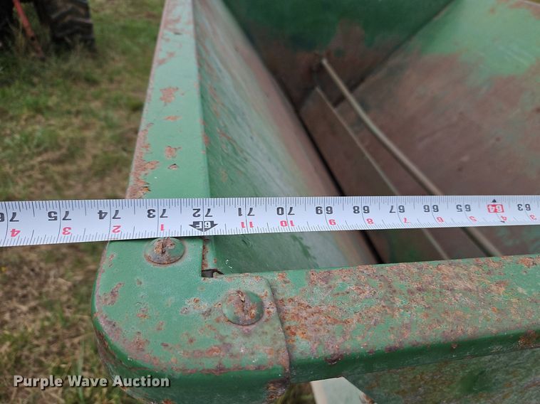 image for item LM9214 John Deere 00210  grain cart