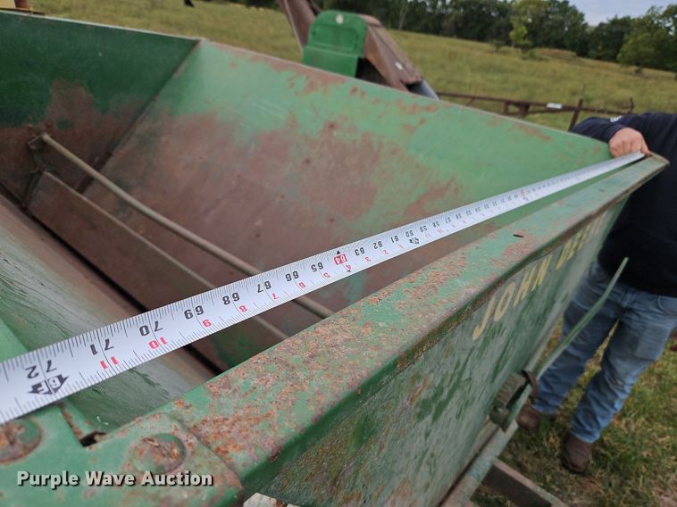 image for item LM9214 John Deere 00210  grain cart