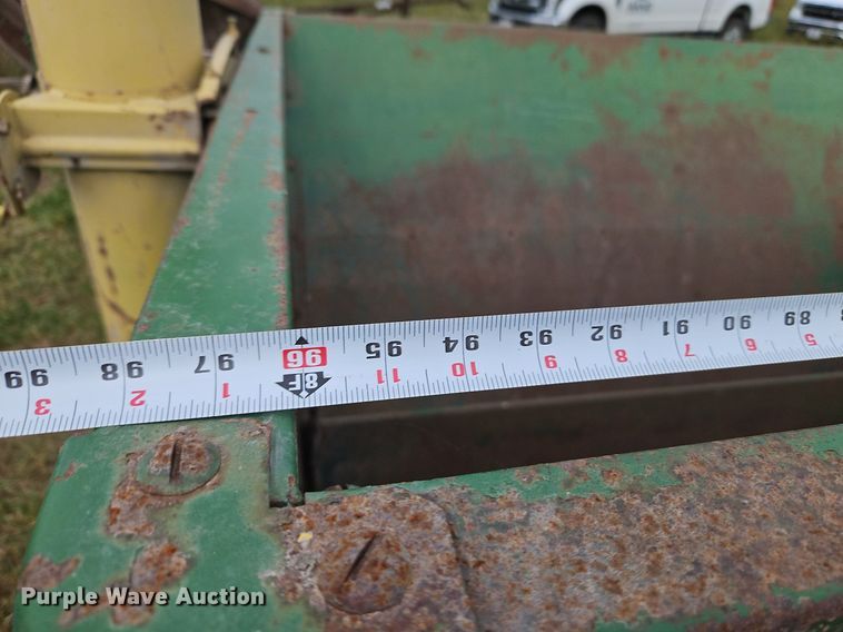 image for item LM9214 John Deere 00210  grain cart