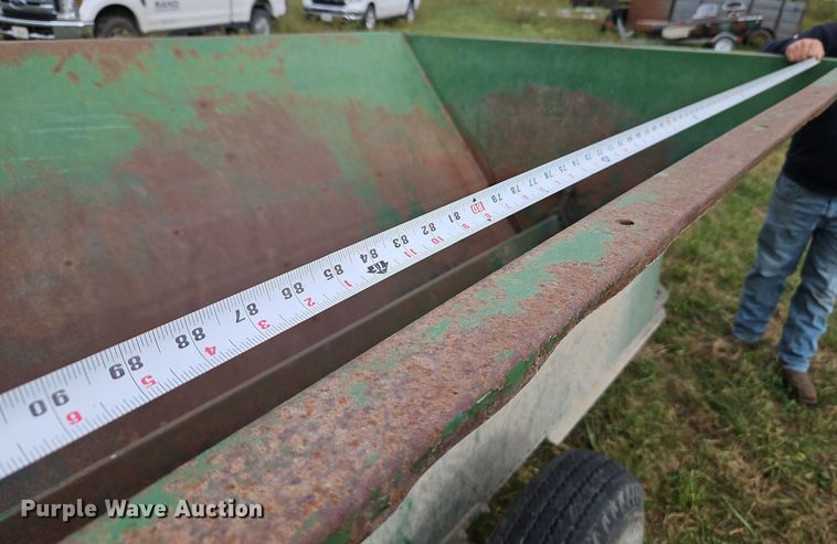 image for item LM9214 John Deere 00210  grain cart