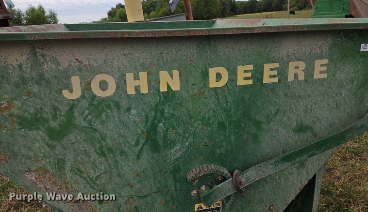 image for item LM9214 John Deere 00210  grain cart