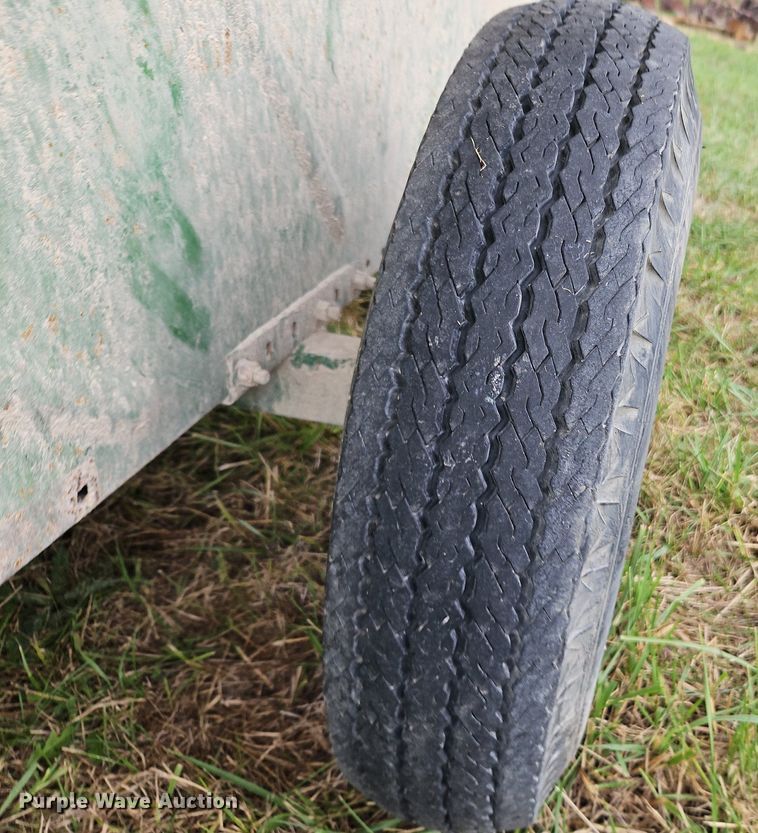 image for item LM9214 John Deere 00210  grain cart