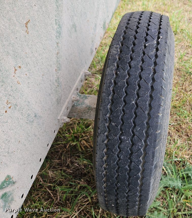 image for item LM9214 John Deere 00210  grain cart