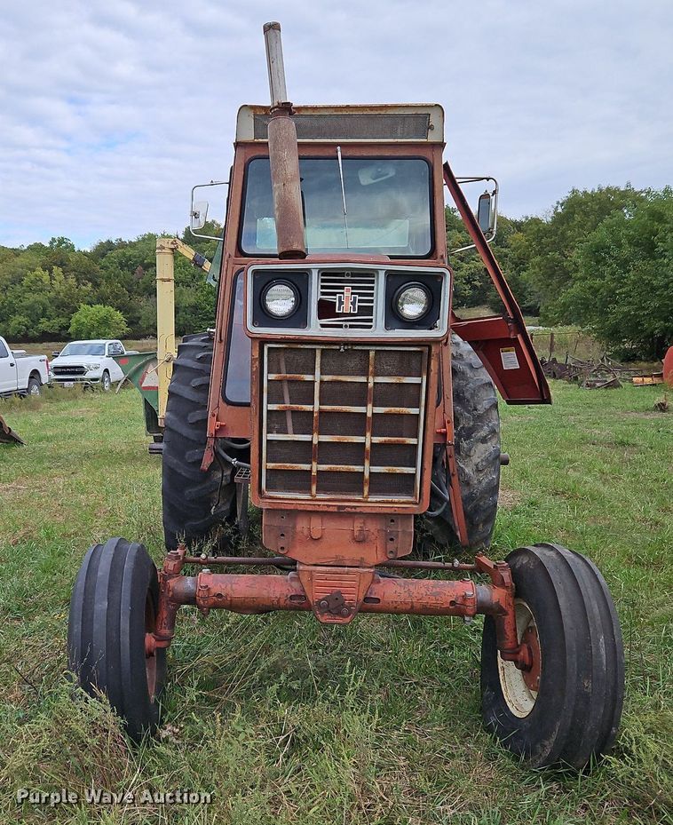 image for item LM9215 International Harvester 1066  tractor