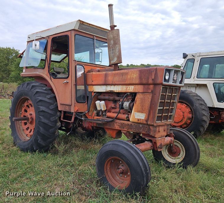 image for item LM9215 International Harvester 1066  tractor