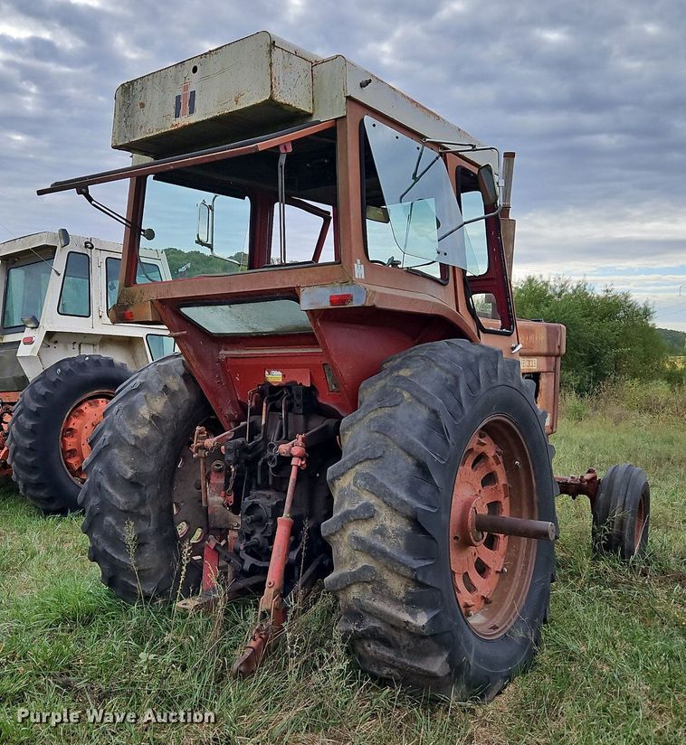 image for item LM9215 International Harvester 1066  tractor